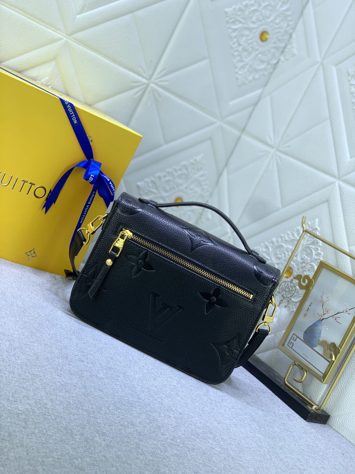 Louis Vuitton Pochette Metis M46302 25 x 19 x 7cm