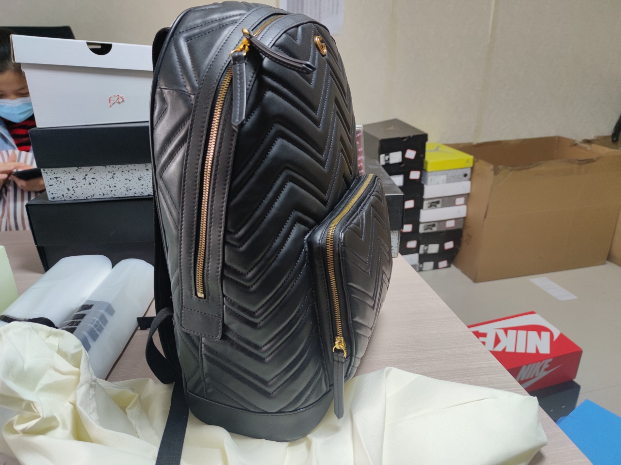 GUC*I Black Shoulder bag