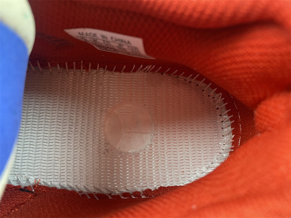 adidas Yeezy Boost 700Hi-Res Red