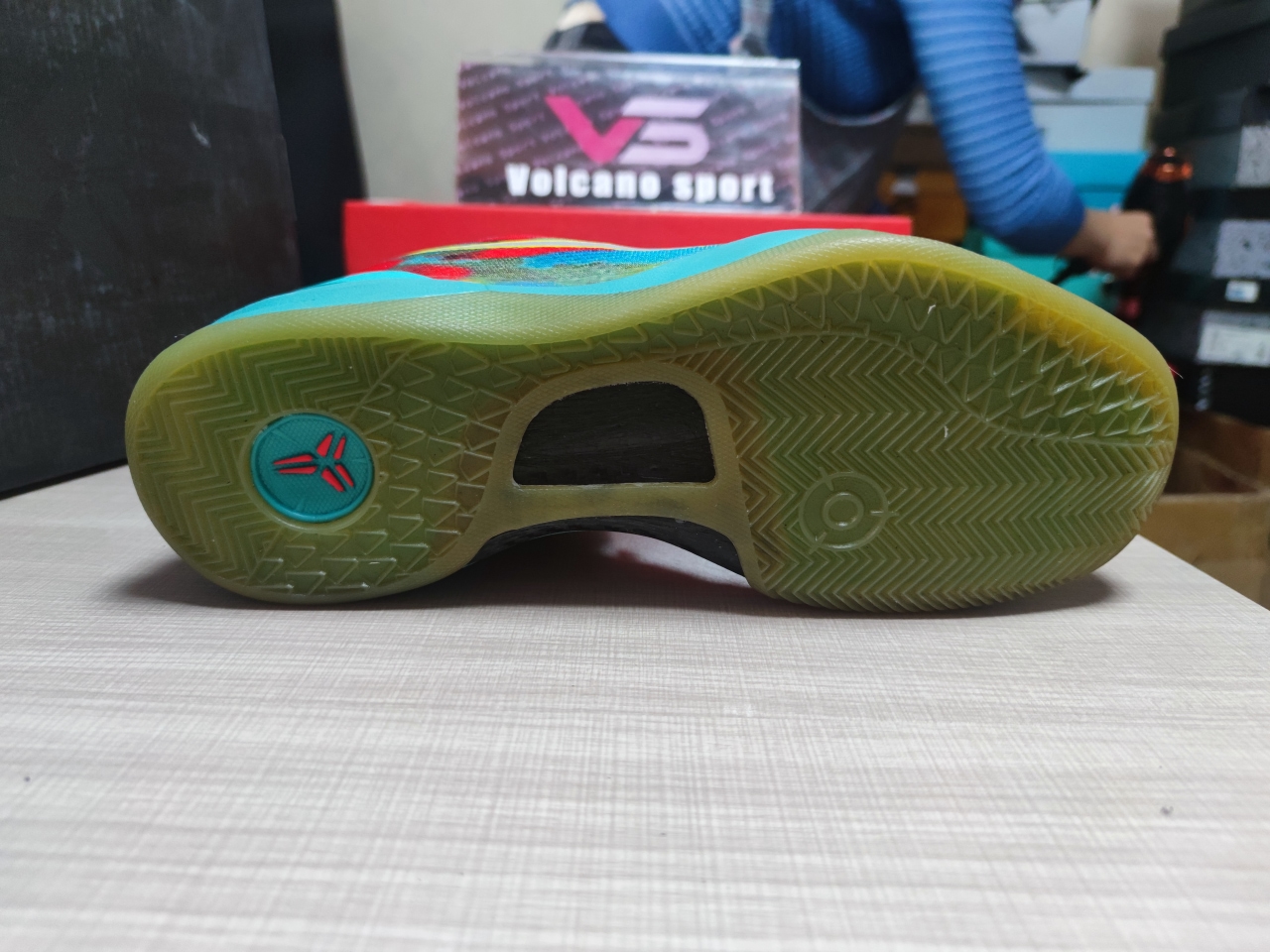 KOBE VIII Orange red 555286 002