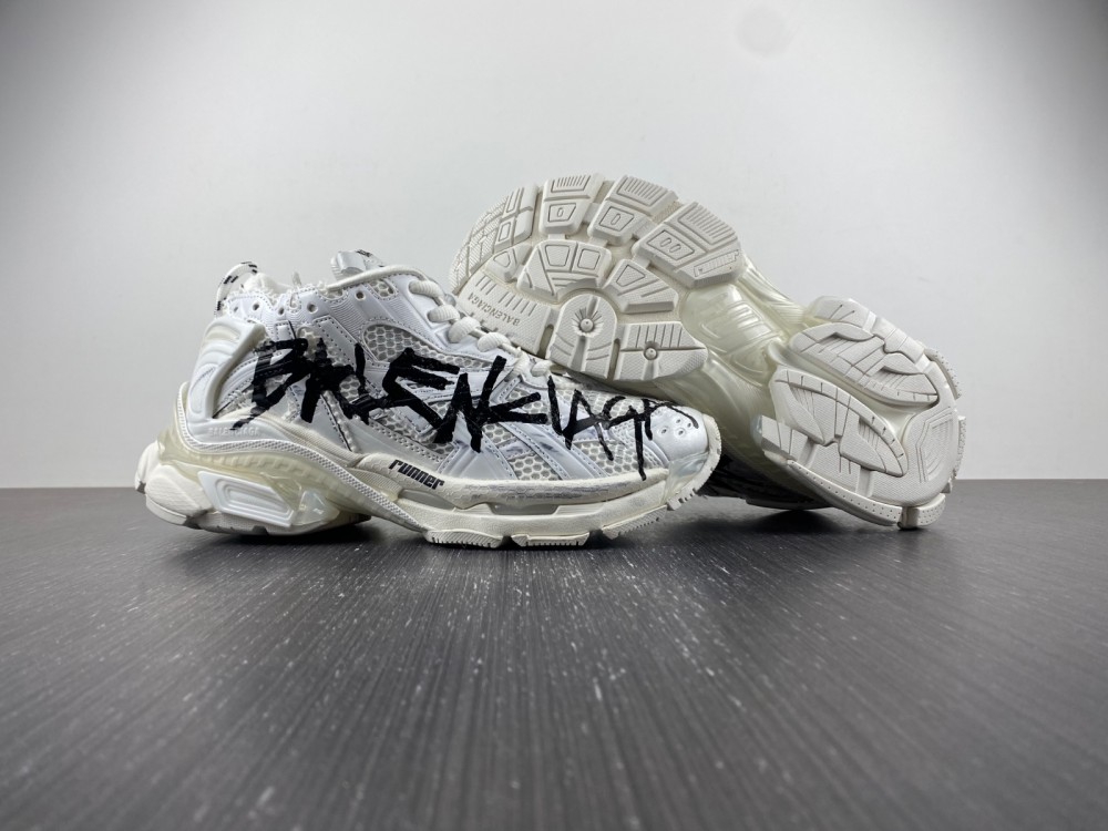 Balenciaga Runner Graffiti