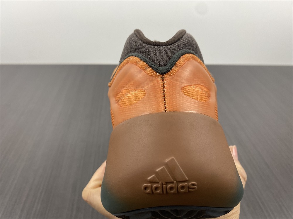 adidas Yeezy 700 V3Copper Fade