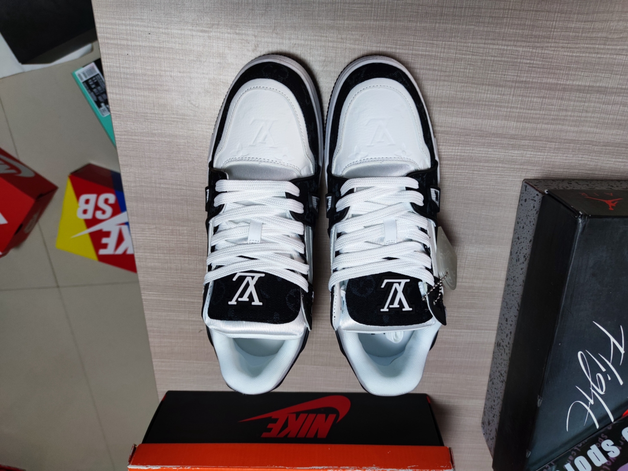 LV TRAIL SNEAKER Black White