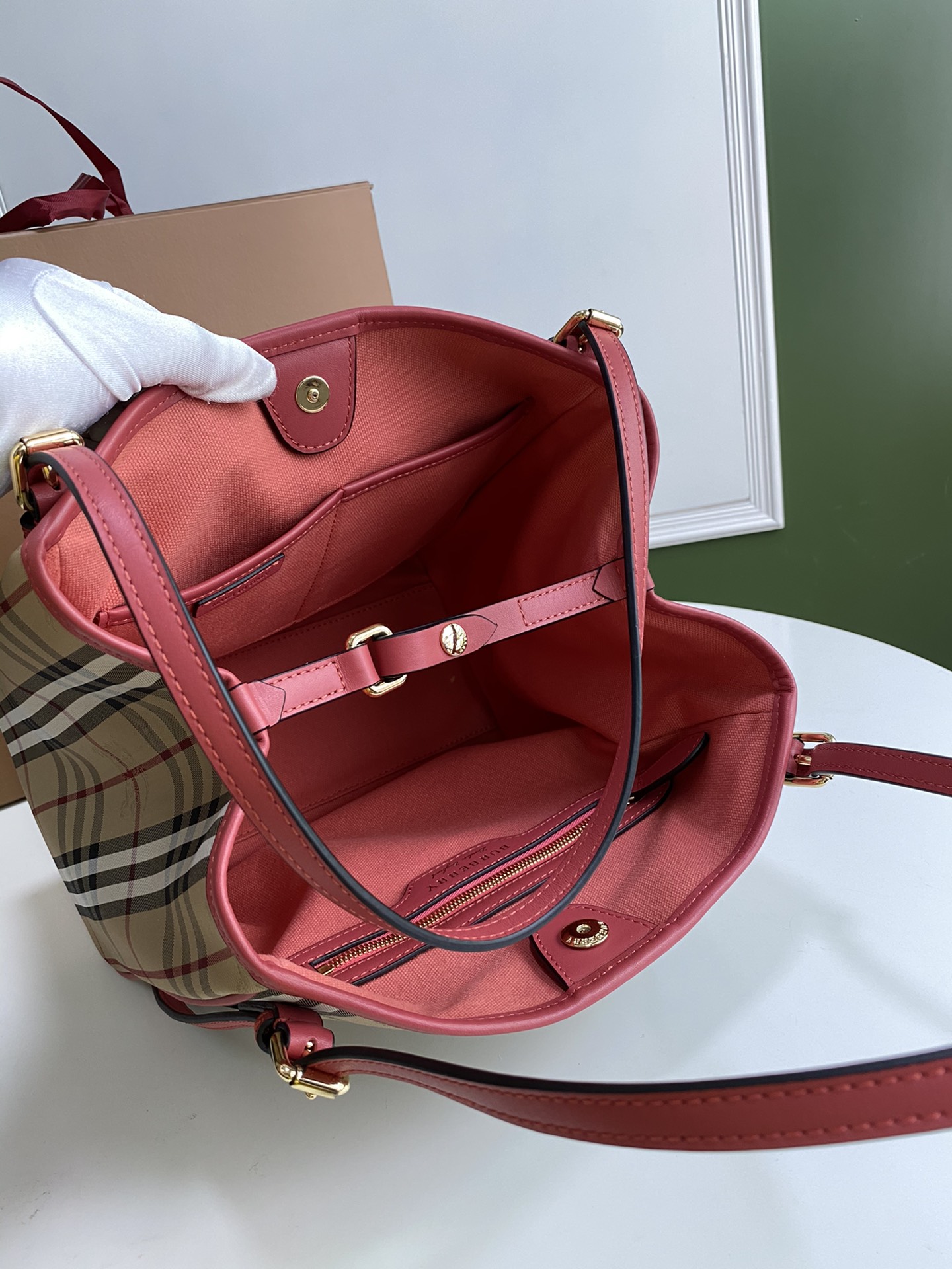 Burberry 881243 28x26