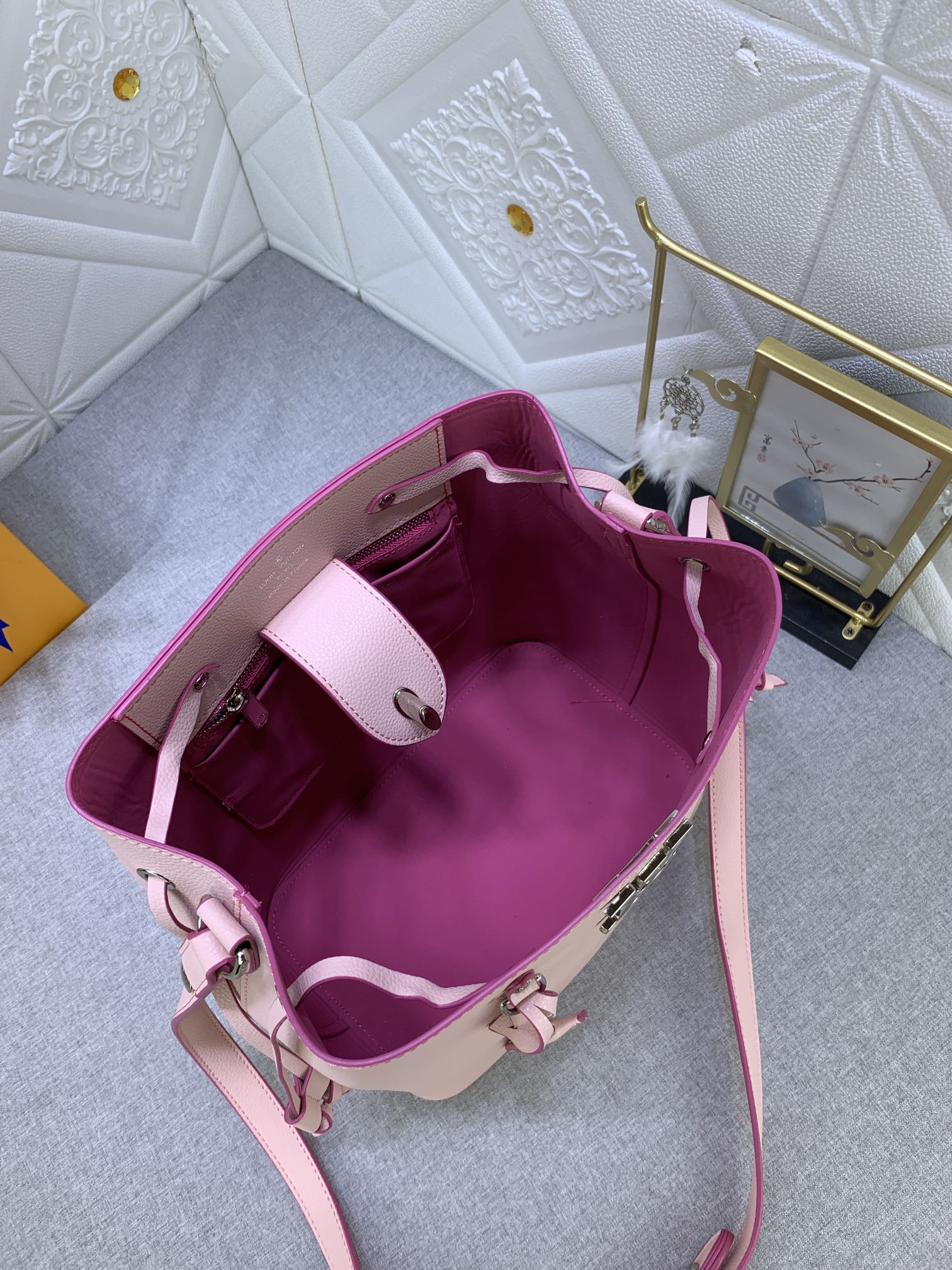 Louis Vuitton M54677 (2) 25-27-15cm