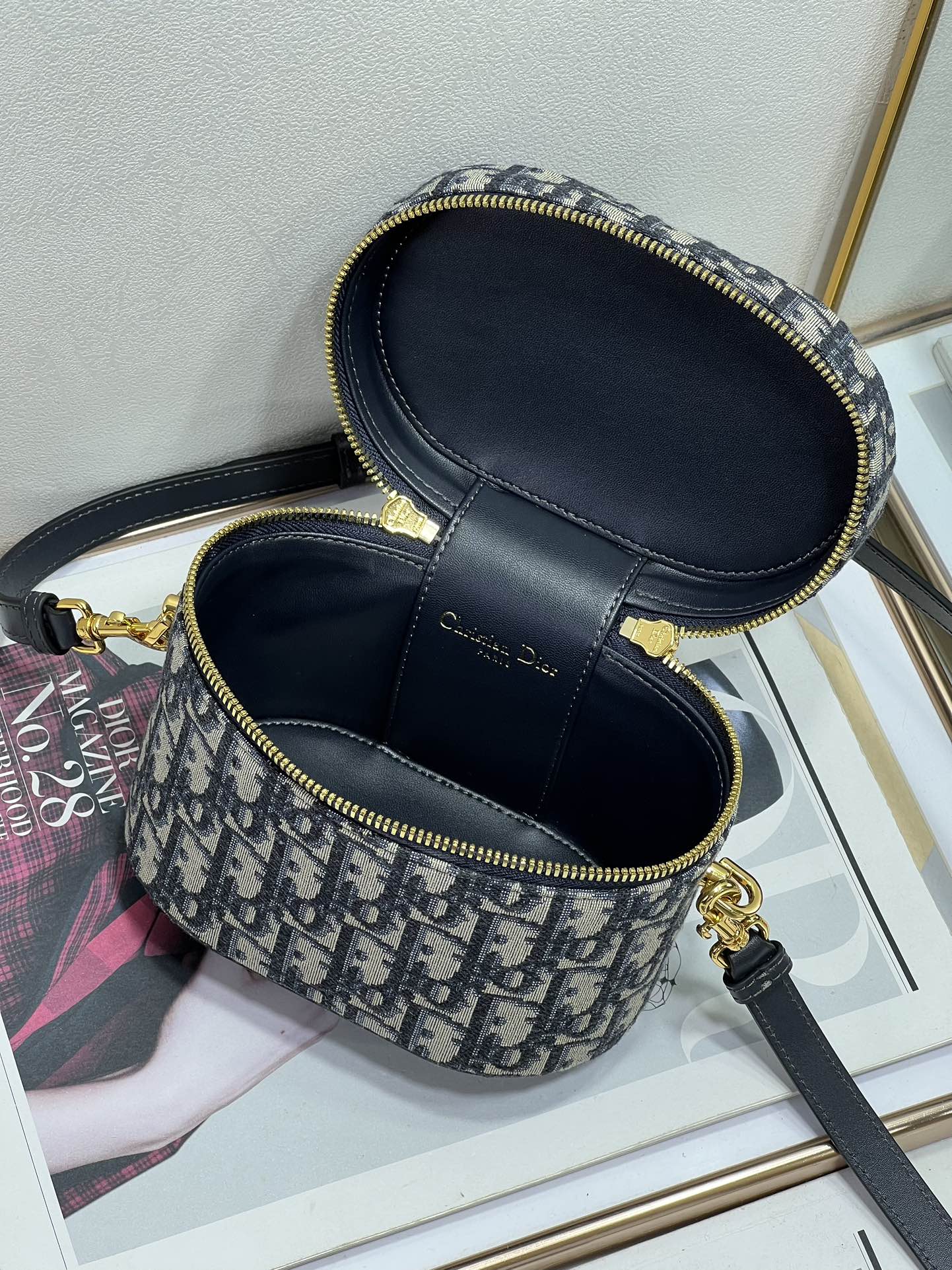 Dior CD Signature Vanity 9225 16x11x9.5cn