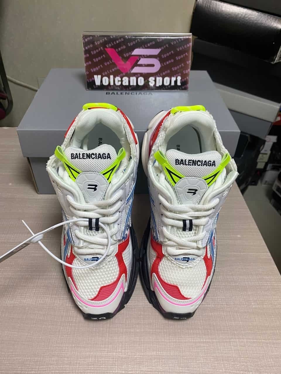 Bale*ciagaLace-Up Runner Sneakers