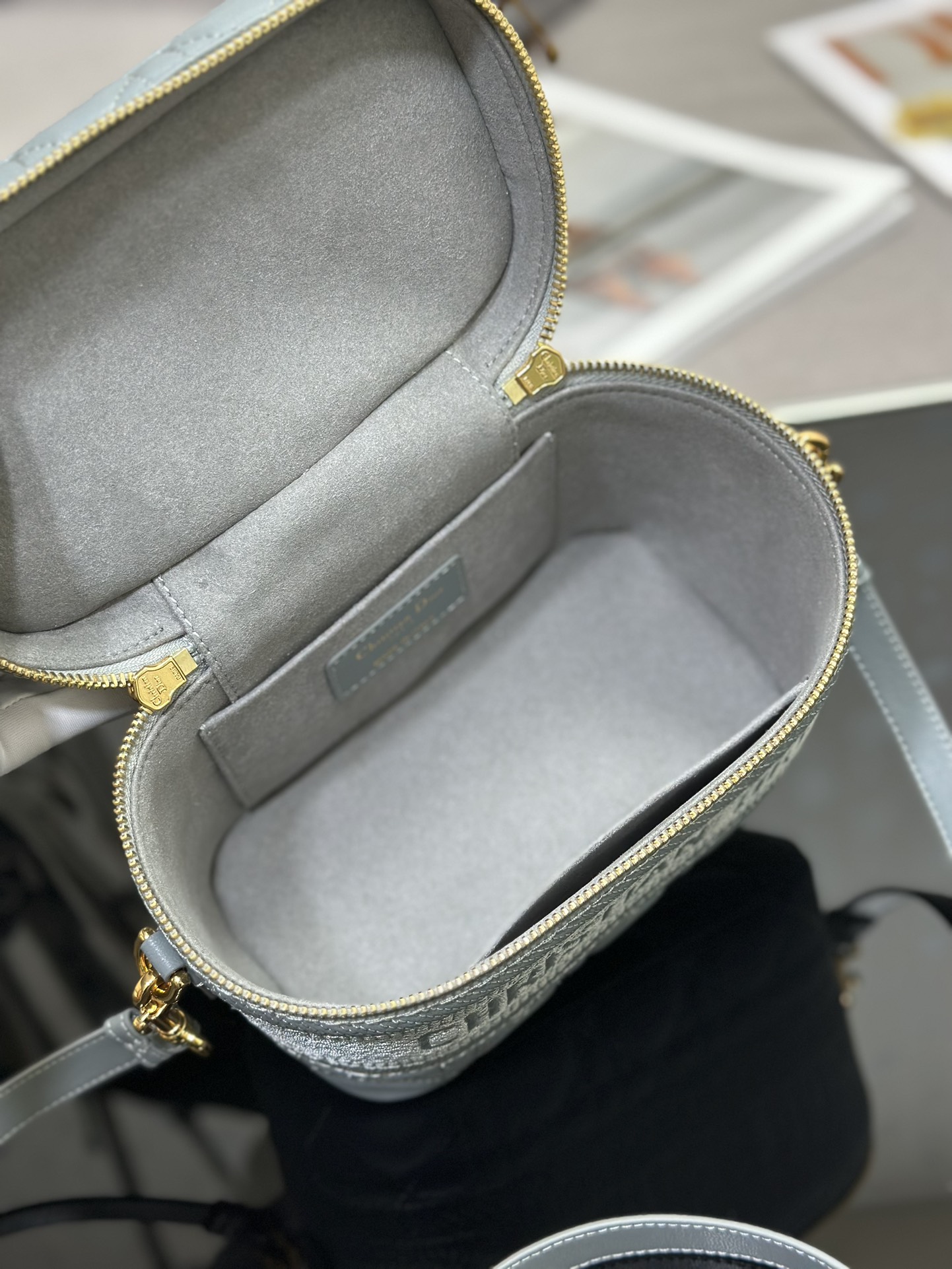 Dior Travel S5488 (2) 18.5  x 13 x 10.5 cm