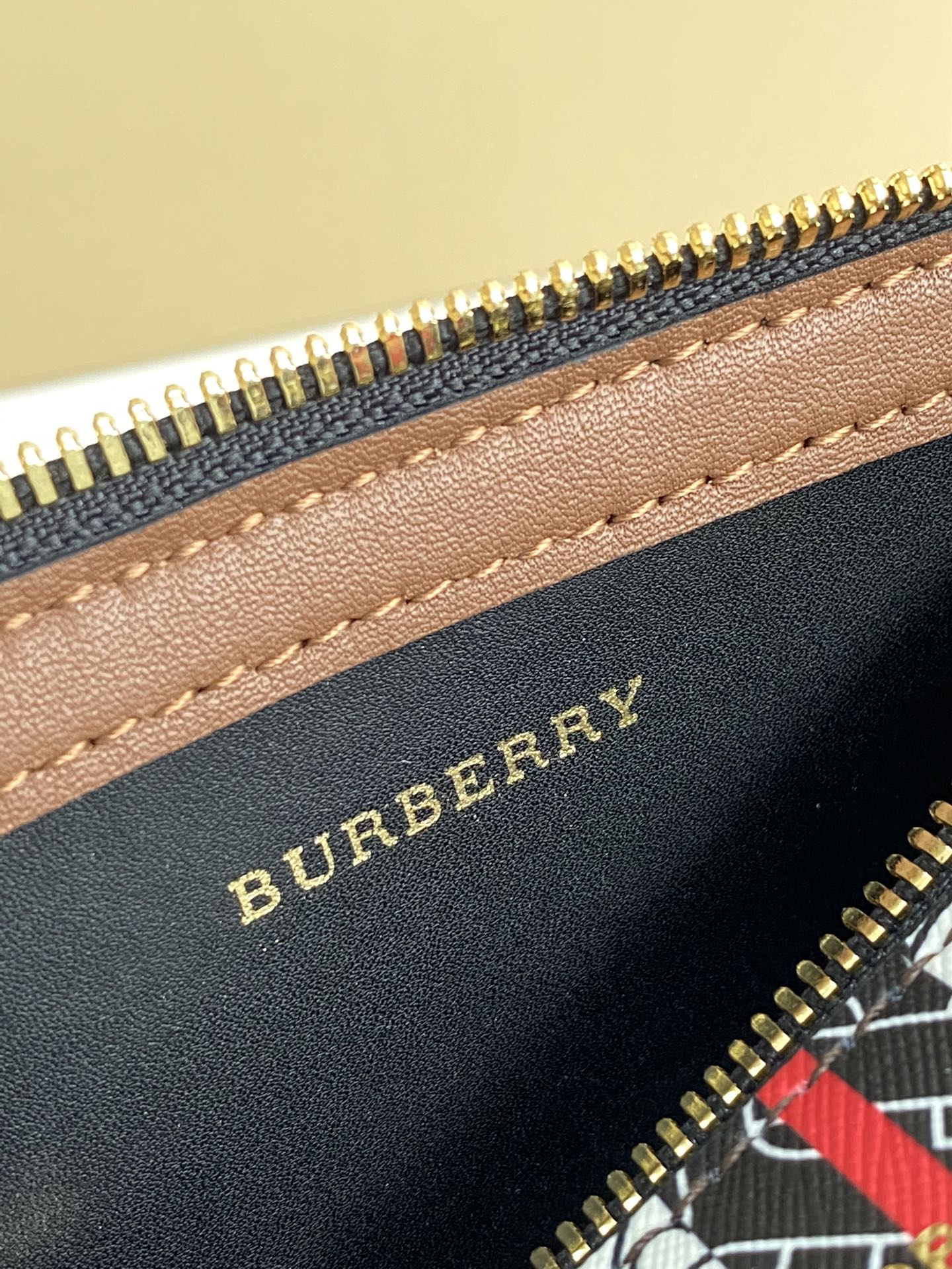 Burberry 178148 21 x 11 x 11cm