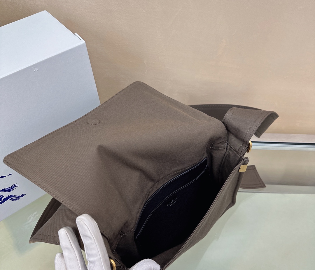 Burberry24 (4) Trench 25 x 8 x 16cm