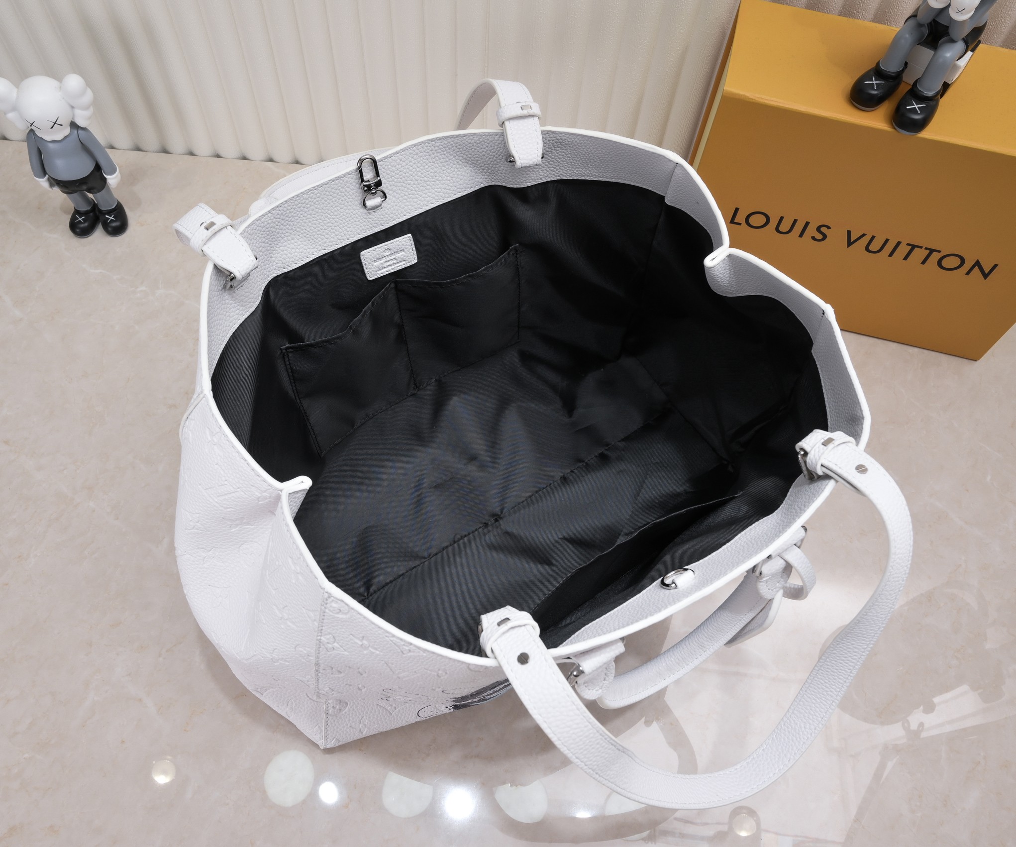 Louis Vuitton x YK Sac Plat M21679 44.0 x 33.0 x 18.0cm