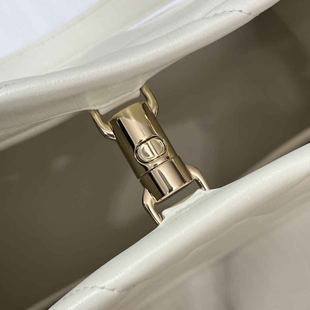 DIOR ESSENTIAL 3 (5)