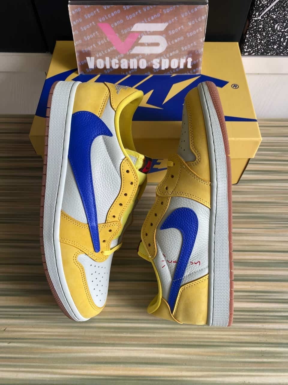 Jordan 1 Retro Low OG SP Travis Scott Canary DZ4137-700