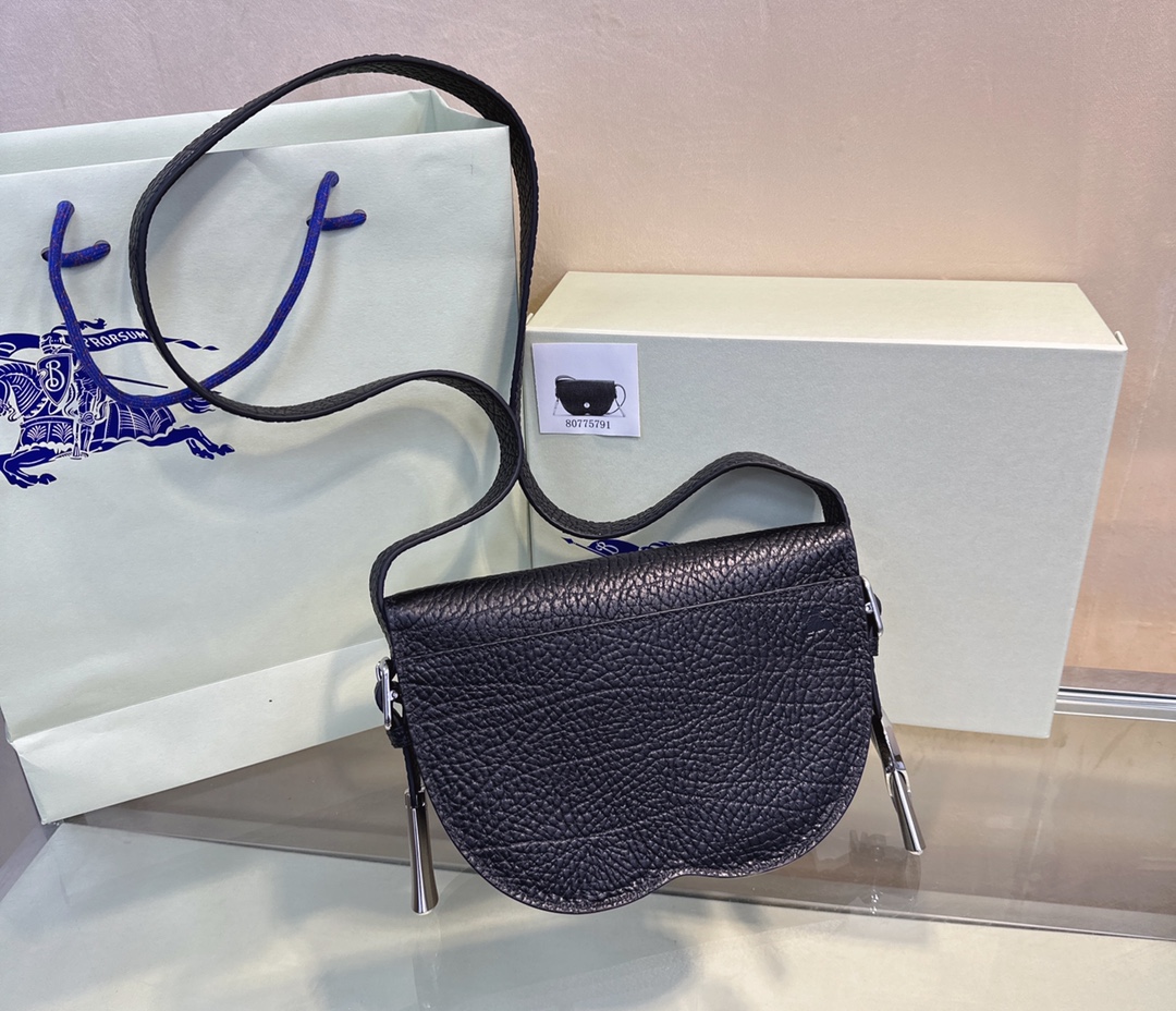 Burberry Chess 579175 25 × 6.5 x 17.5cm