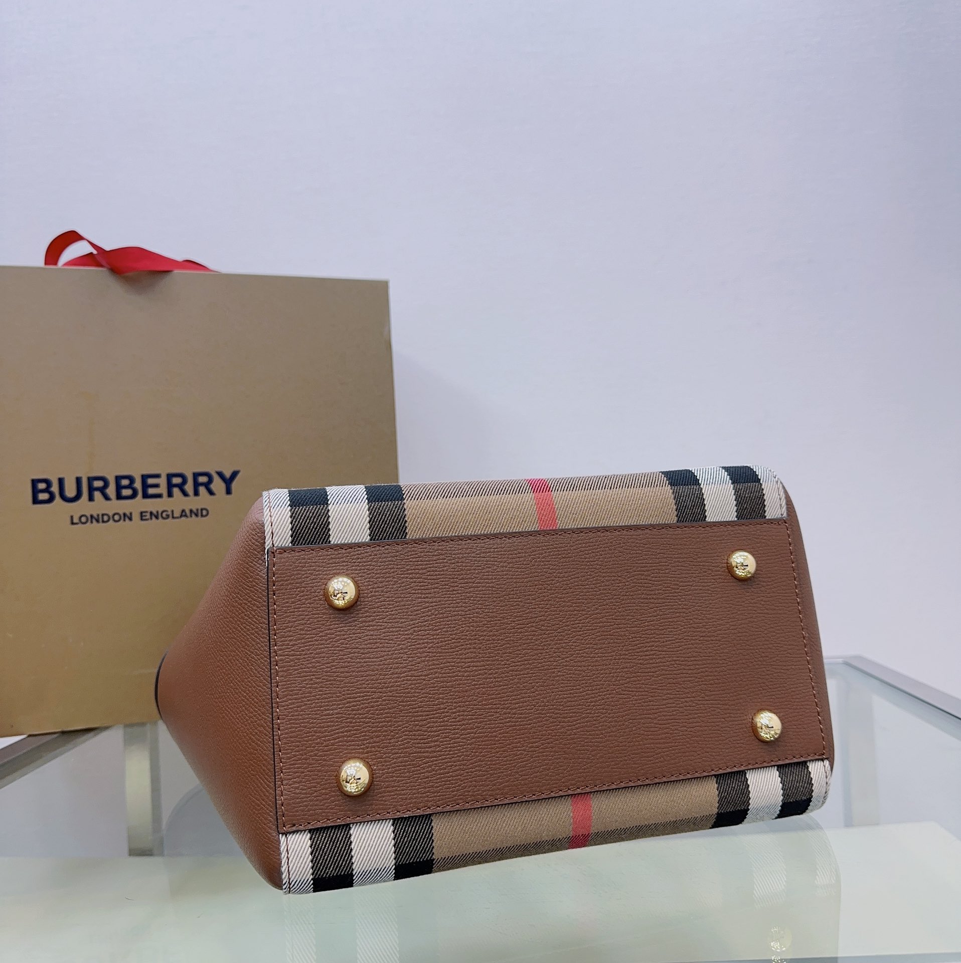 Burberry The Canter 3029150 26 x 15.5 x 29.5cm