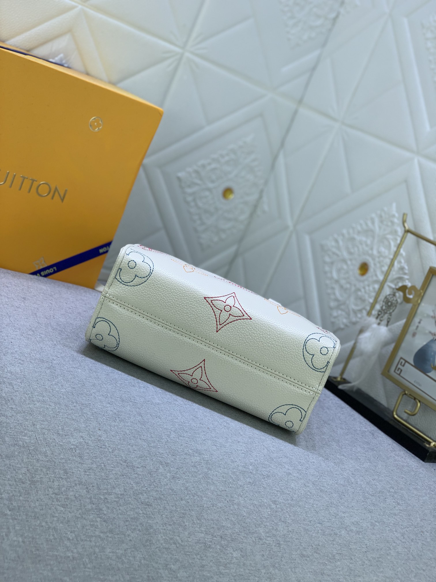 Louis Vuitton Academy M46629 25x19x11.5cm