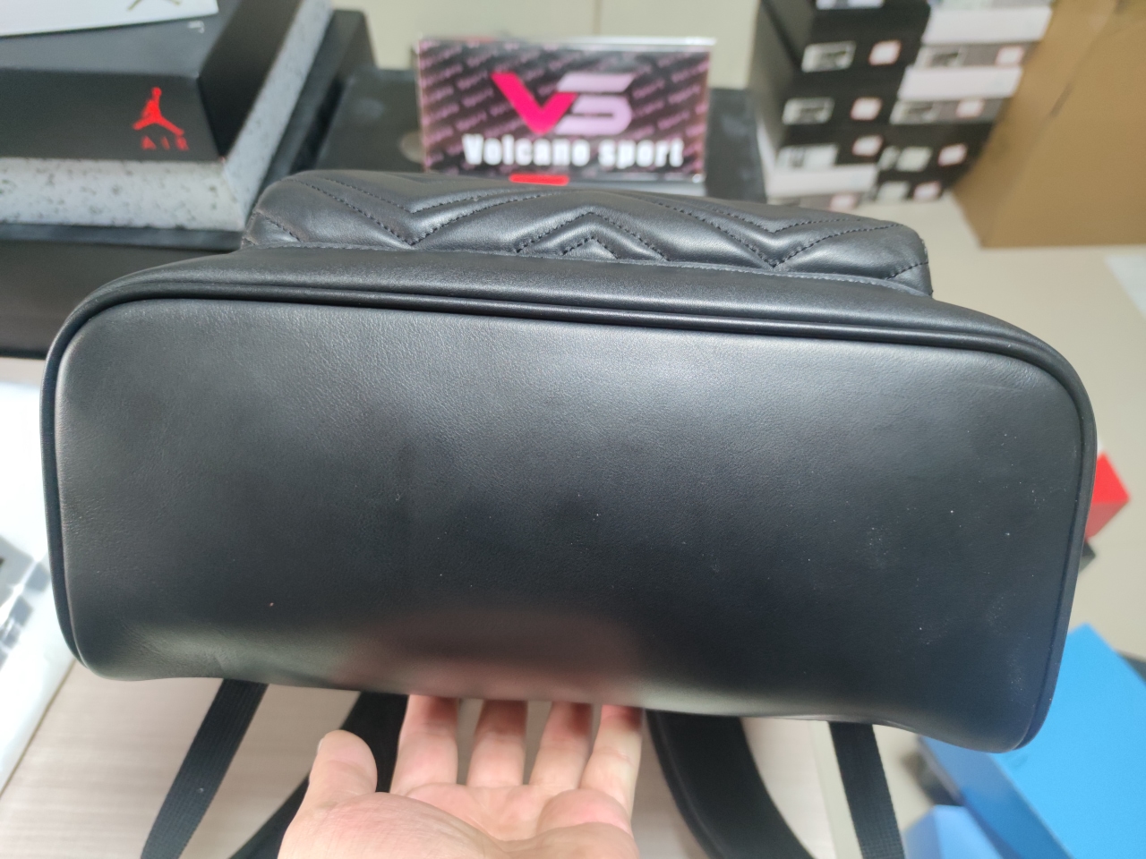 GUC*I Black Shoulder bag