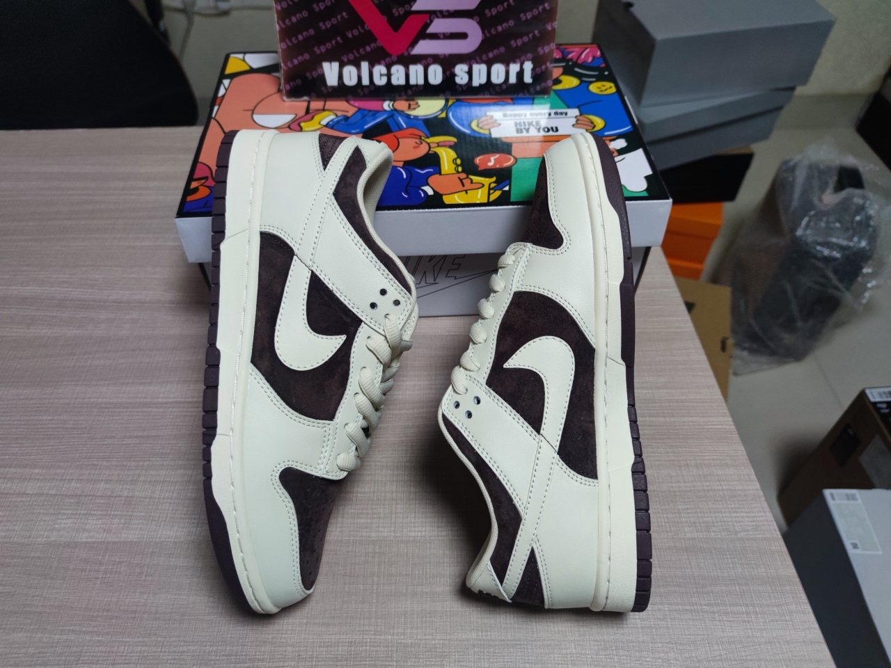 Dunk Low Beige Chocolate DN0068 226