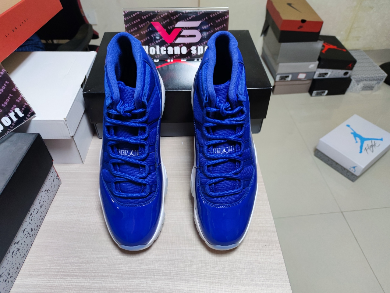 Jordan 11 Retro High WMNS “Barons” AT7802-115