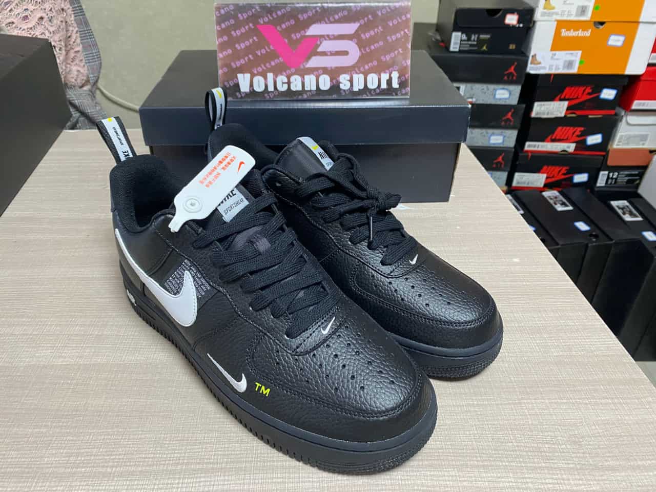 Air Force 1 Low Utility Black White AJ7747-001