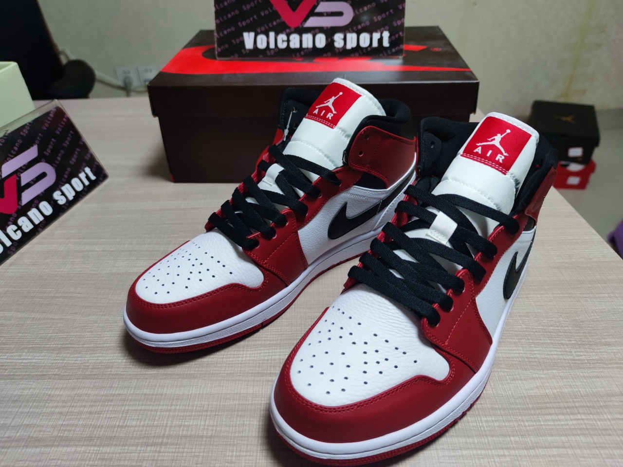 Jordan 1 Mid