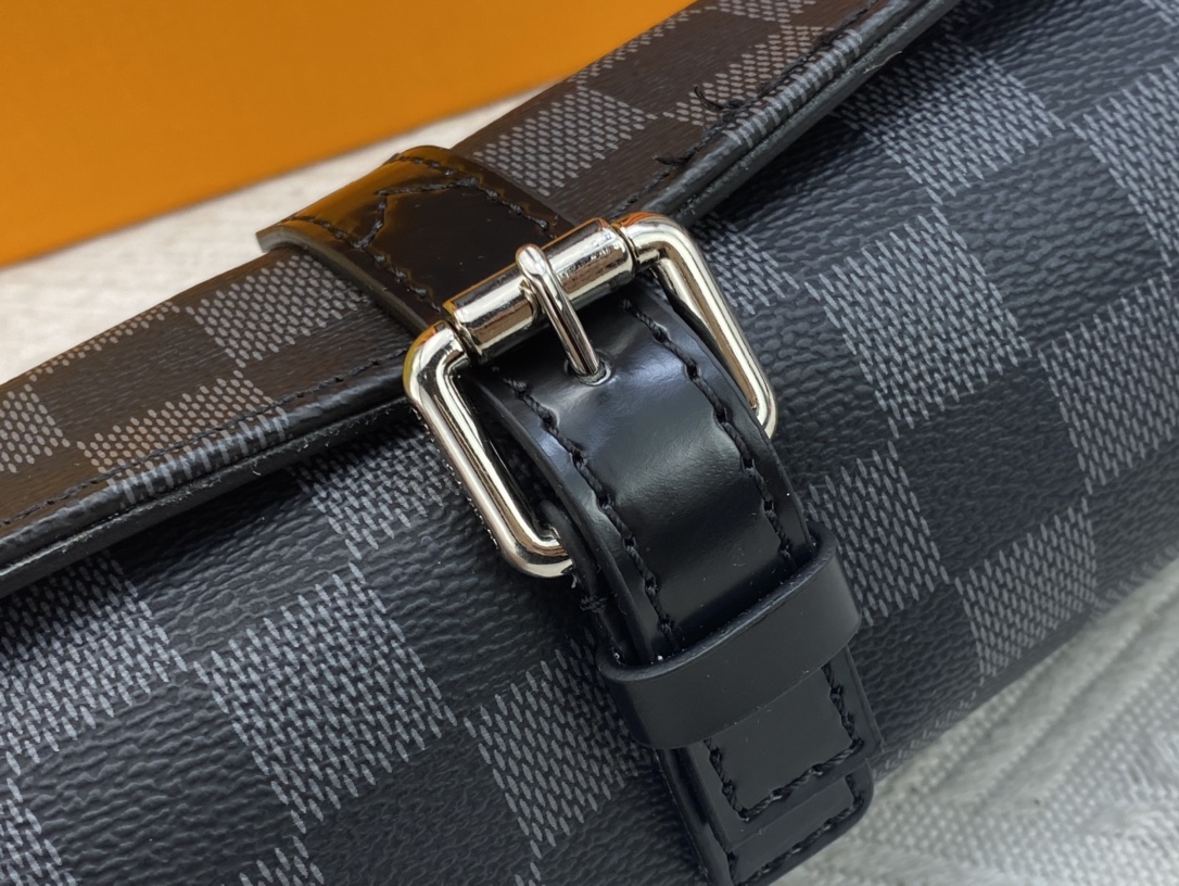 Louis Vuitton M47530 (2) 20 x 8 x 8 cm