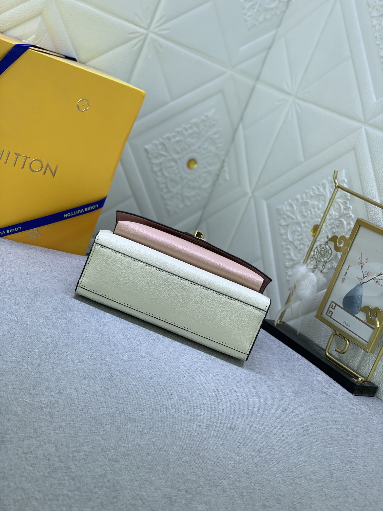 Louis Vuitton Mylockme BB M51418 (4) 22.5 x 17.0 x 5.5cm