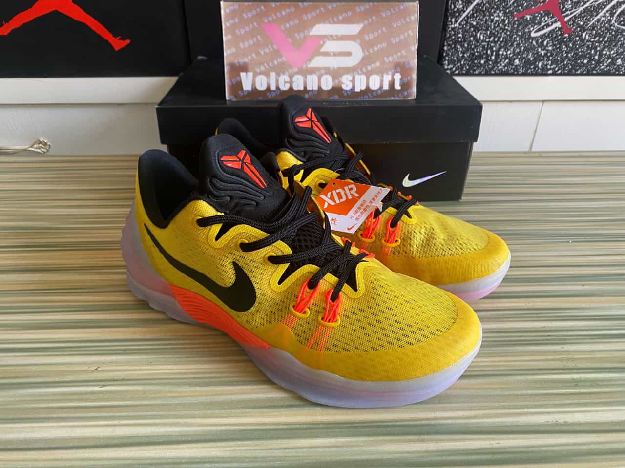Zoom Kobe Venomenon 5 'University Gold' 749884-706