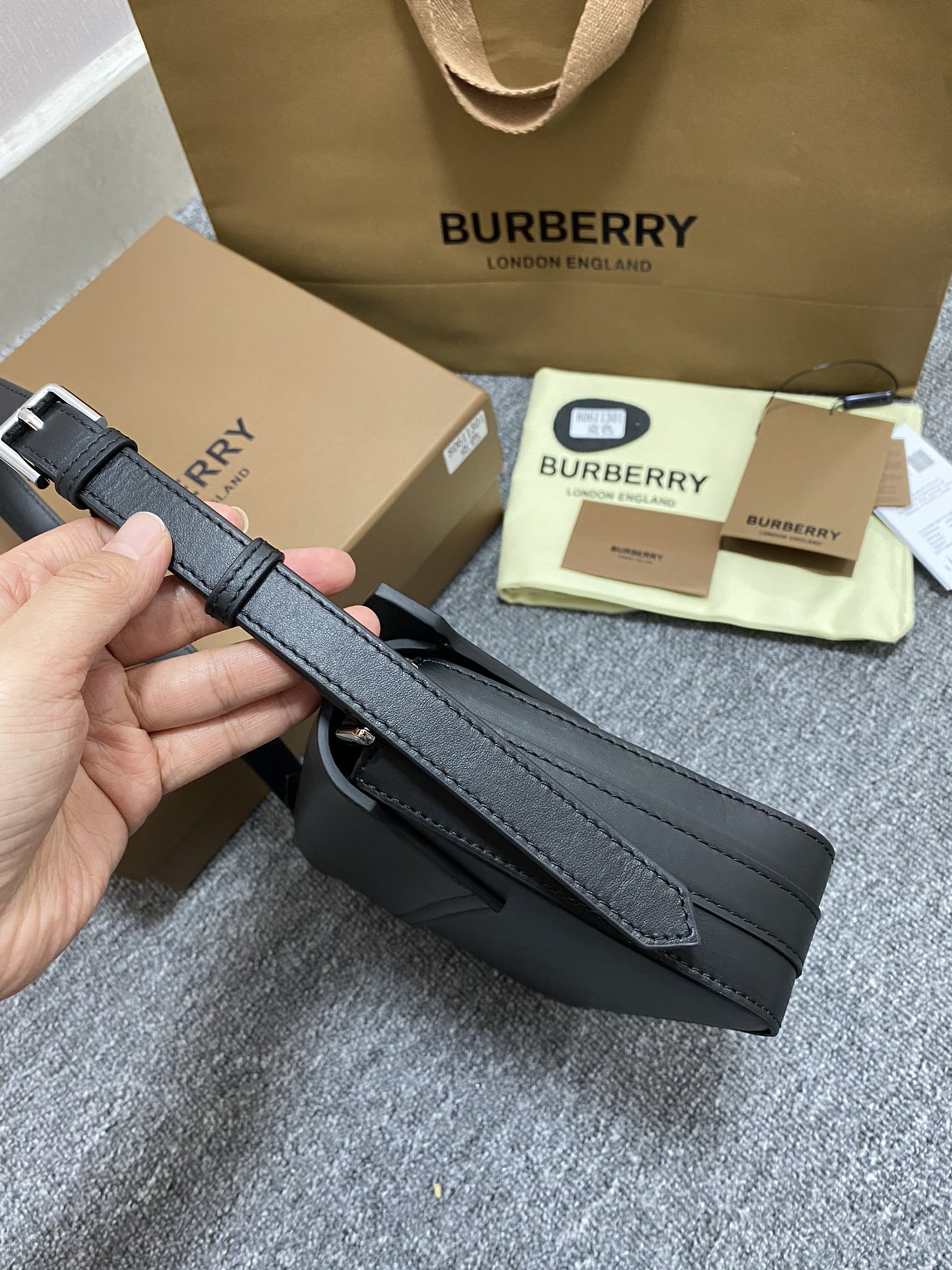 Burberry 130160 24 x 5.5 x 17.5cm