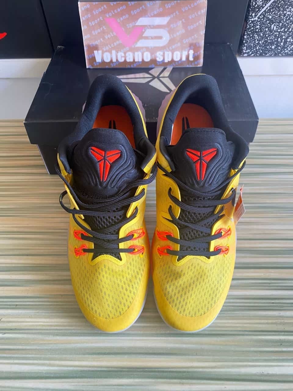 Zoom Kobe Venomenon 5 'University Gold' 749884-706