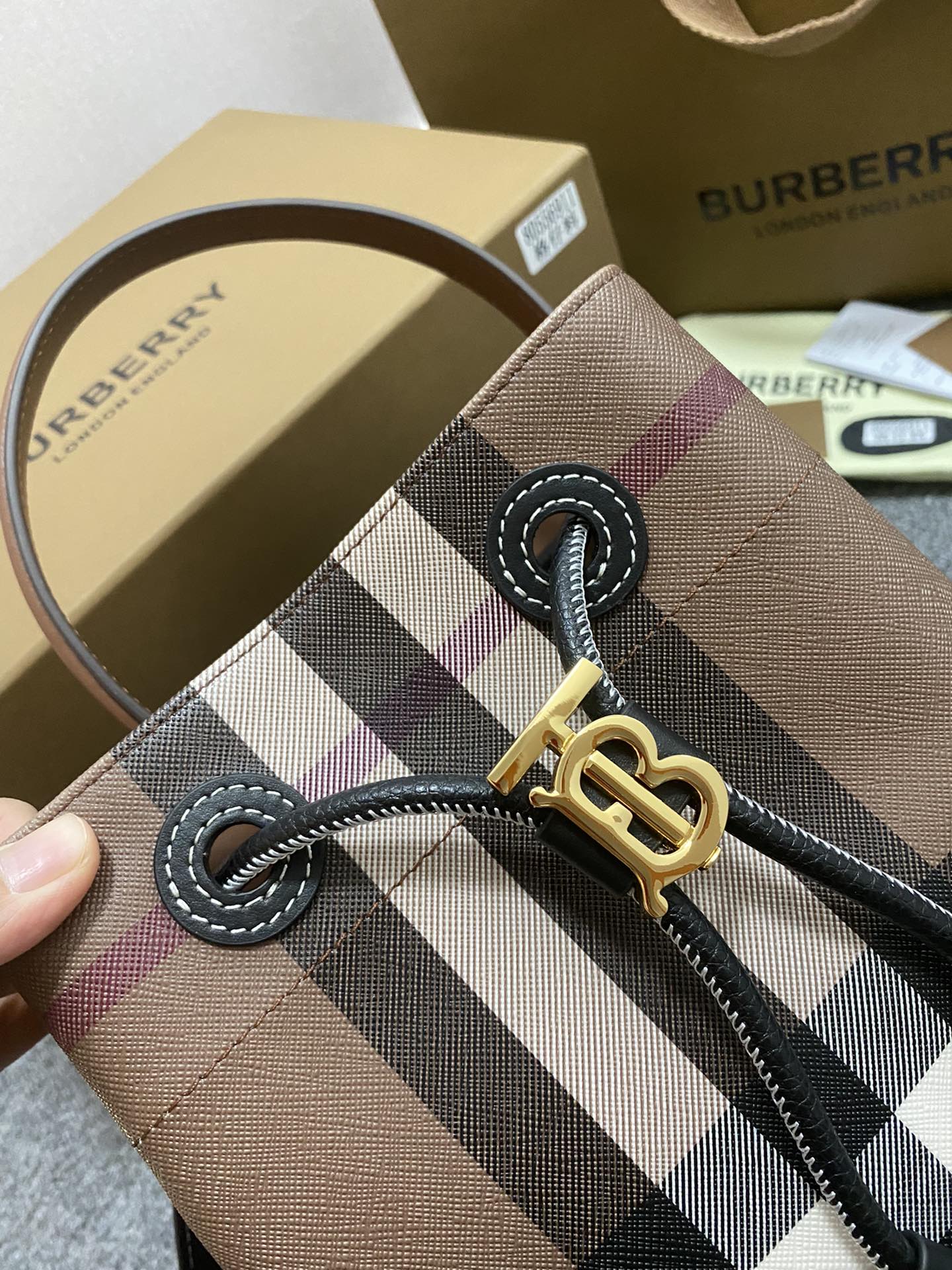 Burberry 6911630 16x26x26cm